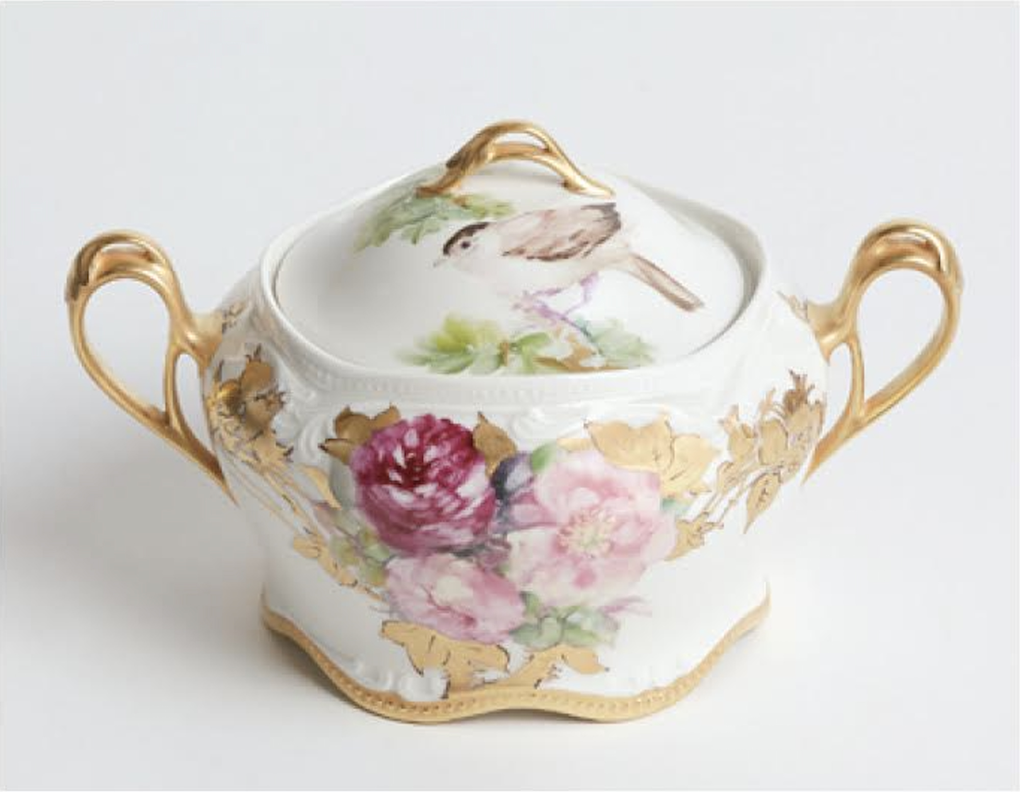 a soup tureen